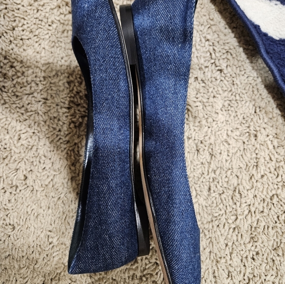 Manolo Blahnik Tere Denim Blue Flats Size 38 1/2 (Fits More Like 8 1/2) - Picture 3 of 5